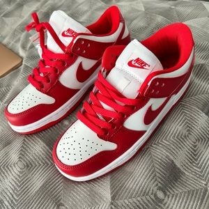 red nike dunks low